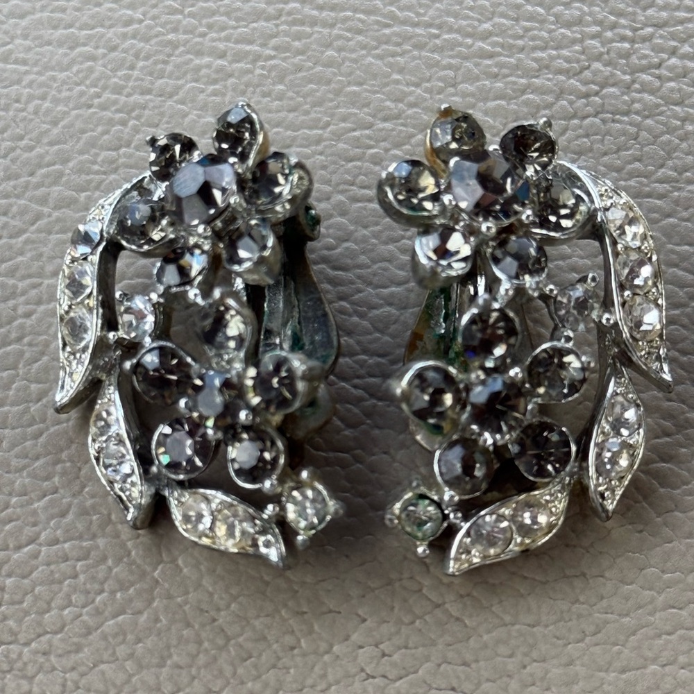 Vintage Lisner Rhinestone Leaf Ribbon Earrings Clip-on